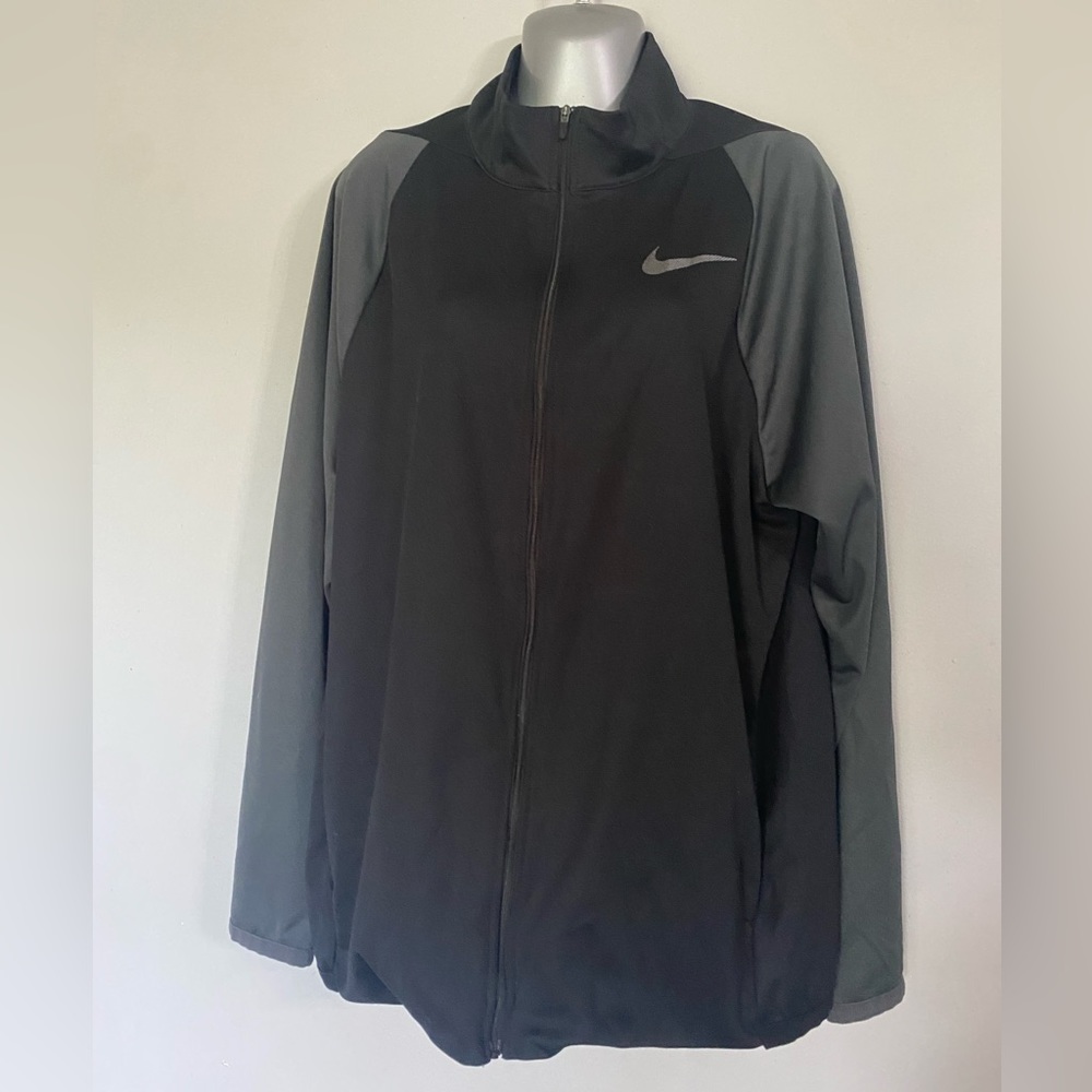 Nike DriFit Mens Black and Gray Zip Up Jacket Size Large